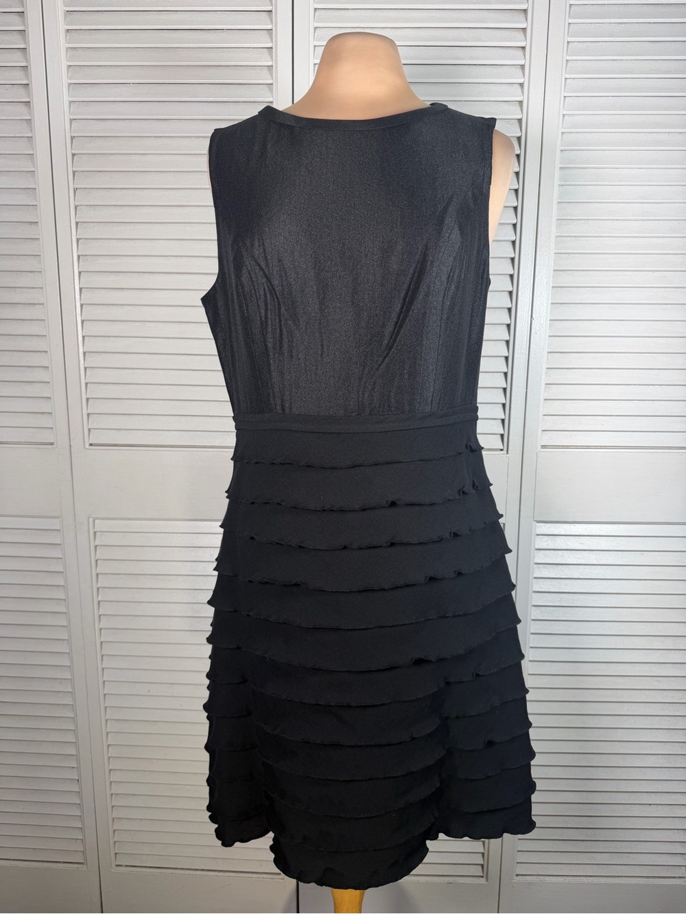 Maxandcleo‎ Black Tiered Cocktail Dress NWT Size 12 Sleeveless